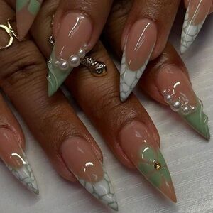 24pc Press On Nail Set from the Nail Bar 💅